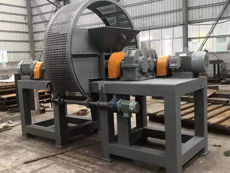 雙軸撕碎機生產車間